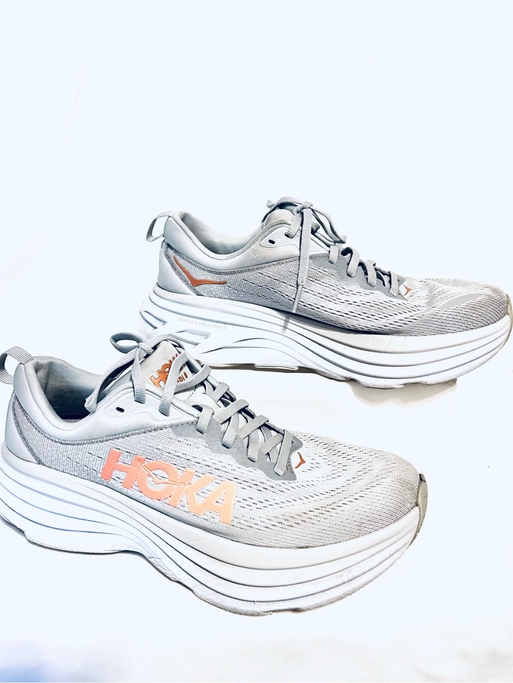 Hoka Bondi 8 Women’s Light Gray/Peach Running Shoes/Peach Logo Accent-Size 8